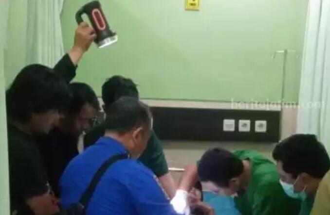Heboh! Pria Lansia di Ngawi Datangi Damkar dengan Paralon Nyangkut di Alat Vital