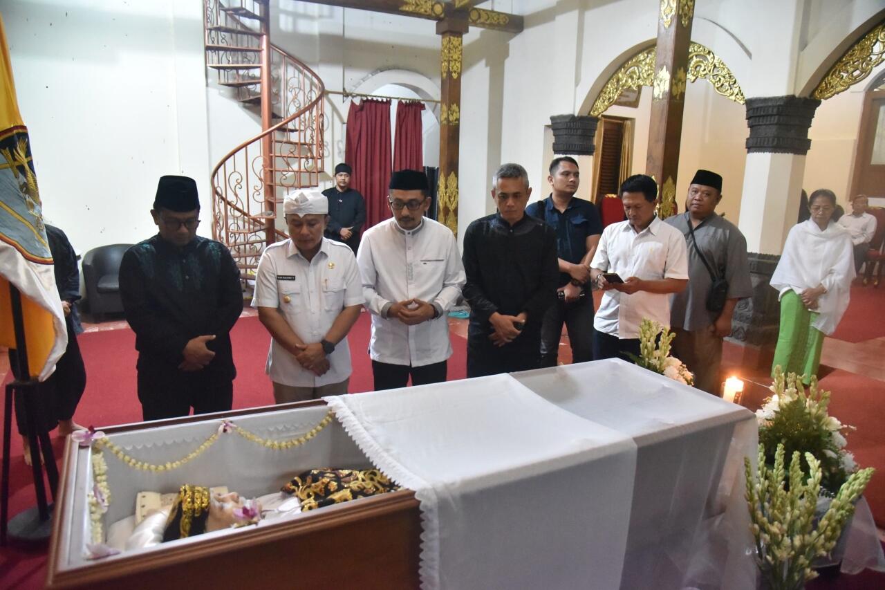 Pangeran Djatikusumah Meninggal, Bupati Dian Bertakziah ke Paseban Cigugur