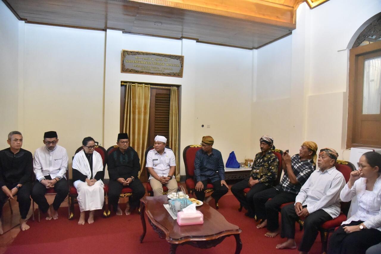 Pangeran Djatikusumah Meninggal, Bupati Dian Bertakziah ke Paseban Cigugur