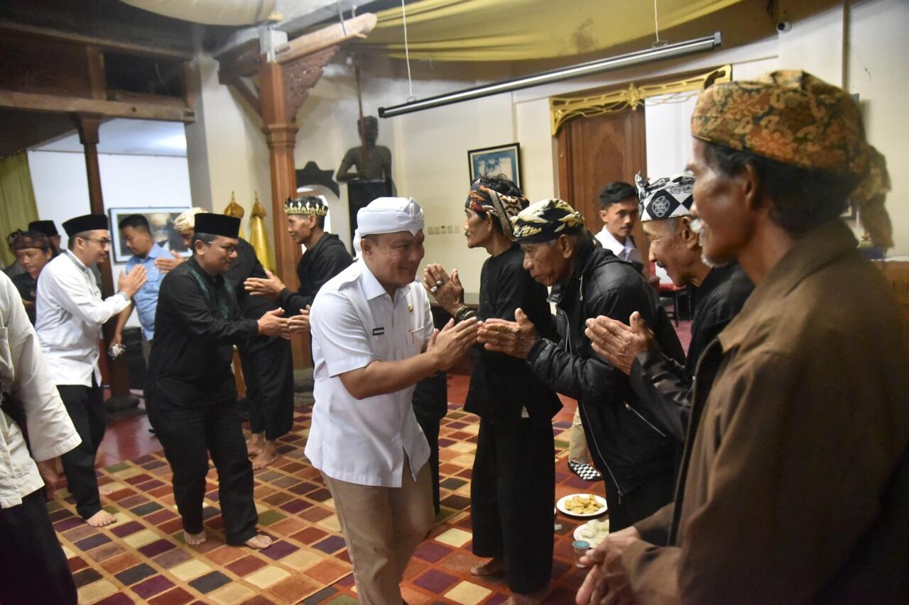 Pangeran Djatikusumah Meninggal, Bupati Dian Bertakziah ke Paseban Cigugur