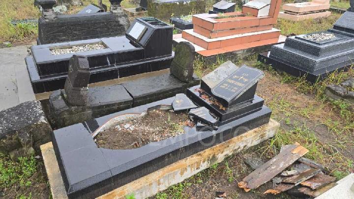 Geger, Belasan Nisan Salib di Bantul Dirusak Orang Tak Dikenal