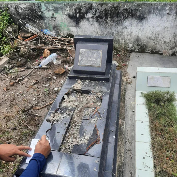 Geger, Belasan Nisan Salib di Bantul Dirusak Orang Tak Dikenal