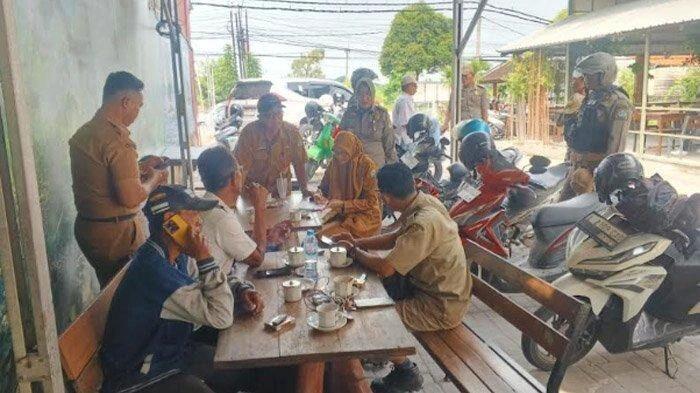 Belasan PNS dan Guru di Gresik Kena Razia Saat Nongkrong di Warkop Saat Jam Kerja