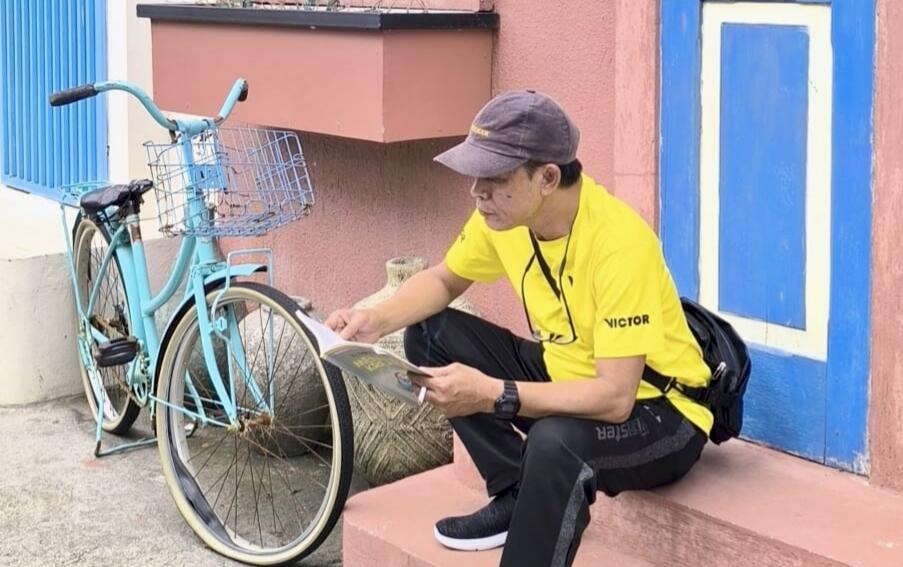 Menyindir Diri Sendiri Lewat Buku