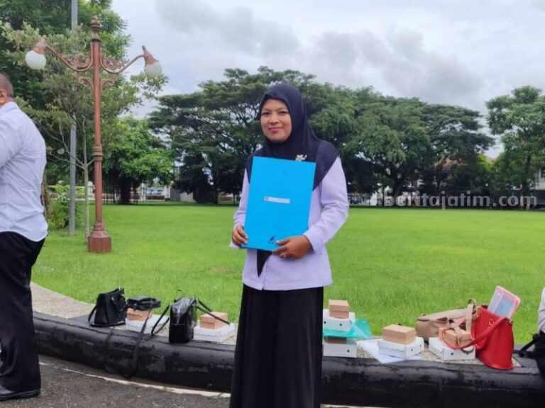 Kisah Haru Mariyati: Guru Honorer 22 Tahun Mengabdi Kini Diangkat ASN