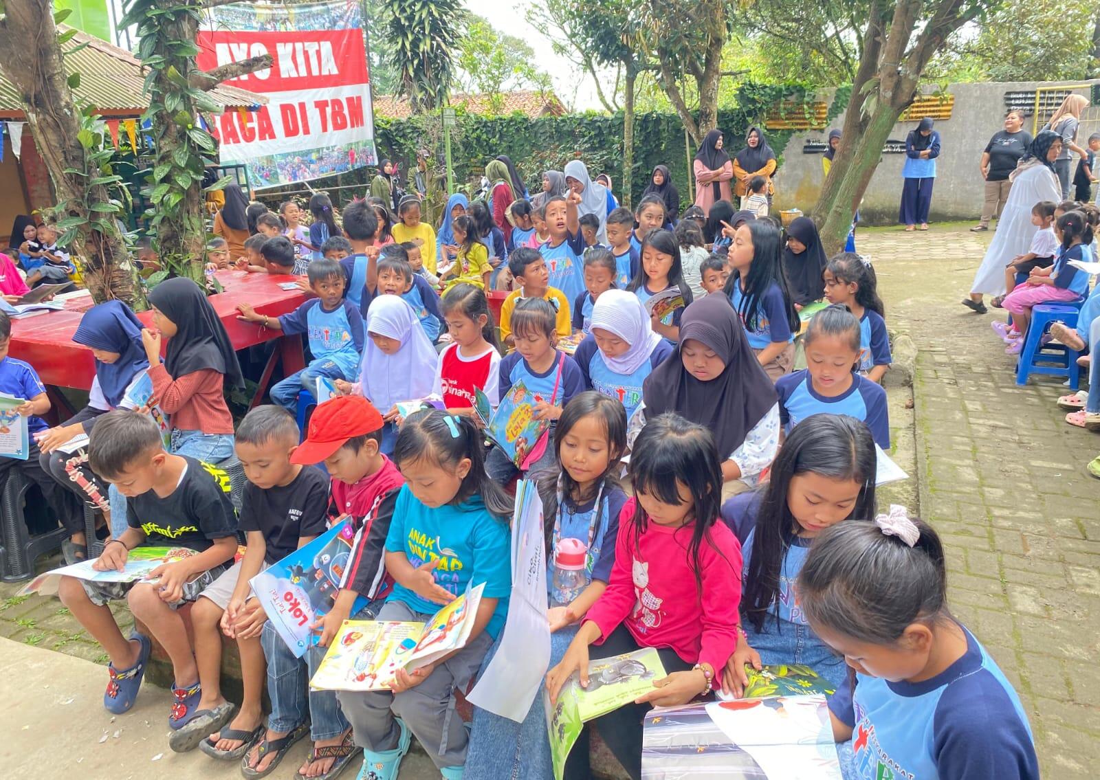 Semarak Membaca di Kaki Gunung Salak Bogor