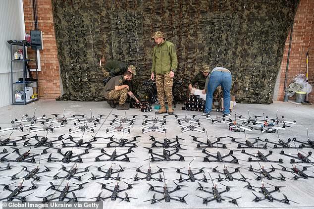 Ukraina Lancarkan Serangan Drone Besar-besaran ke Rusia, Hancurkan 40 Pesawat Tempur
