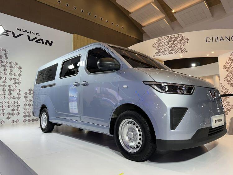 Kendaraan Listrik Serbaguna untuk UMKM? Wuling EV Van Jawabannya!