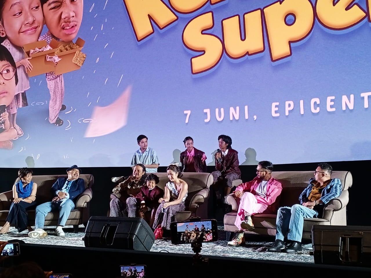 Kompak! Keluarga Dwi Sasono di Film Keluarga Super Irit 