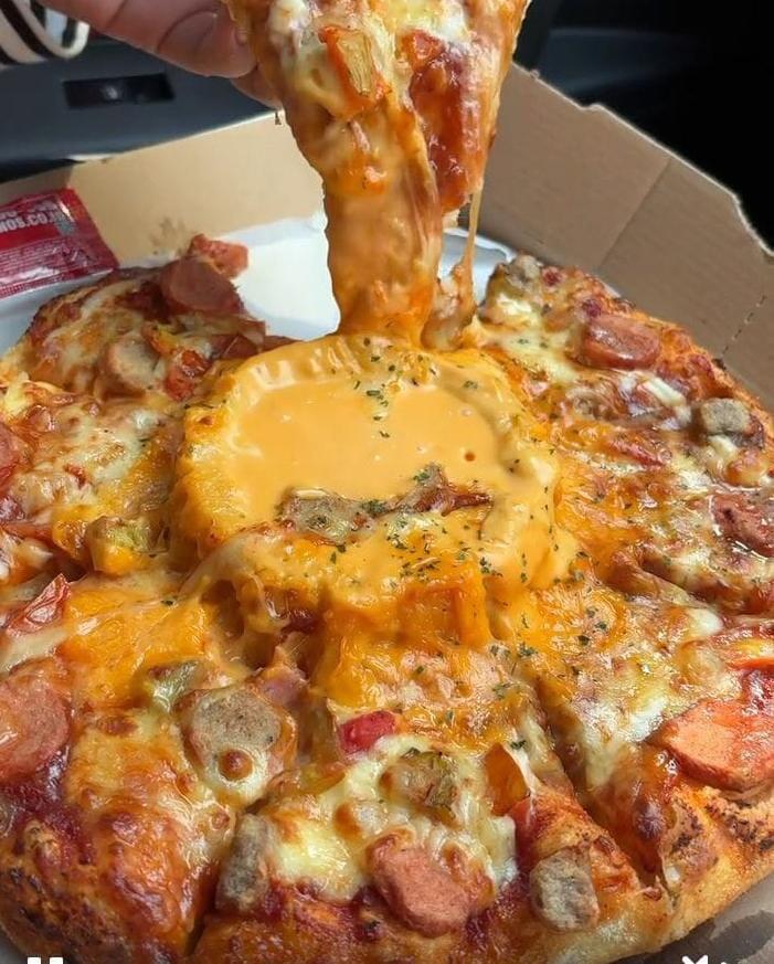Yang Lagi Viral Cheese Volcano Pizza