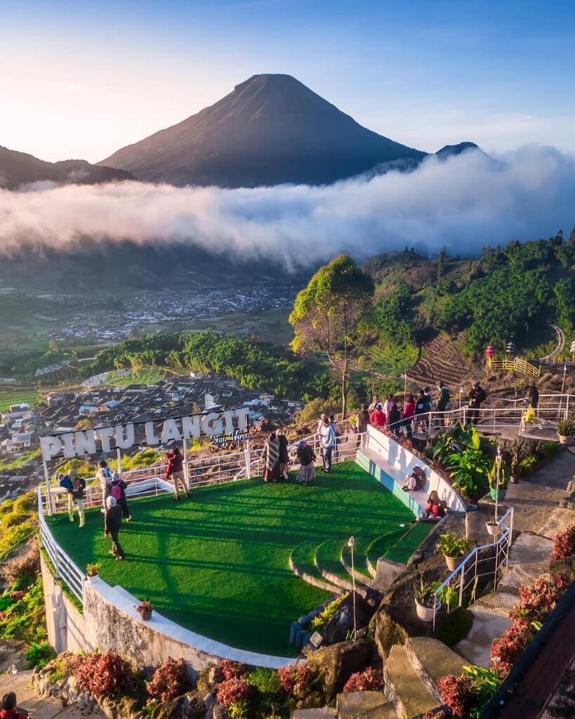 Pintu Langit Sky View Dieng: Tempat Asyik Buat Ngadem di Atas Awan