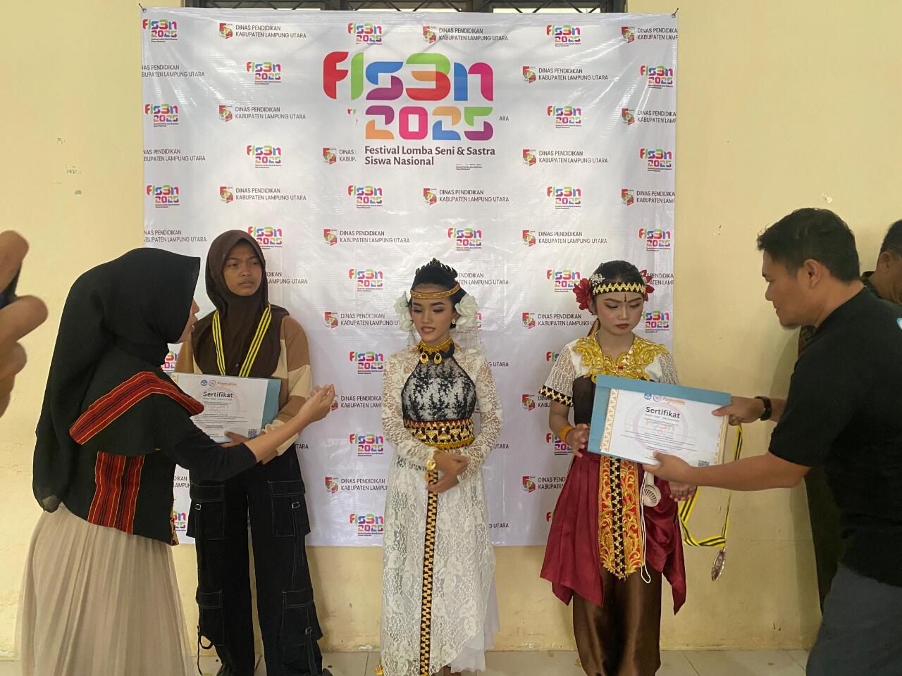 Pertama Kali Ikutan FESTIVAL SENI SASTRA SISWA NASIONAL,JUARA 2