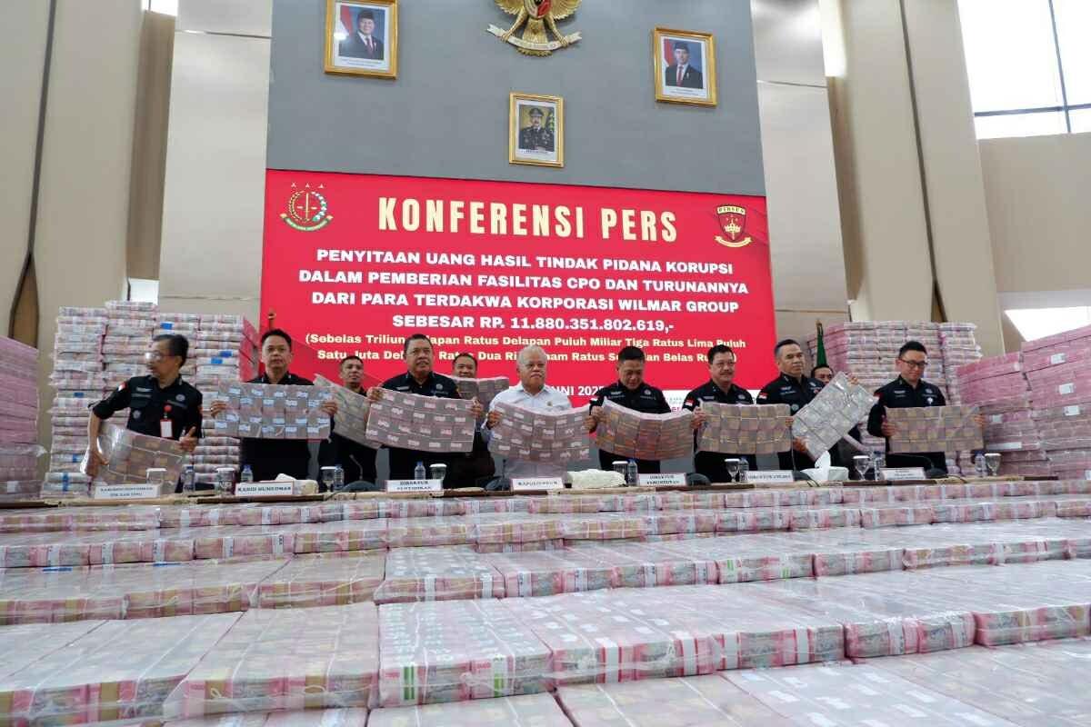 Banyak Banget! Kejagung Pamerkan Duit Sitaan Korupsi Sawit 11 Triliun Rupiah