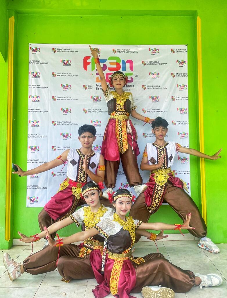 Pertama Kali Ikutan FESTIVAL SENI SASTRA SISWA NASIONAL,JUARA 2