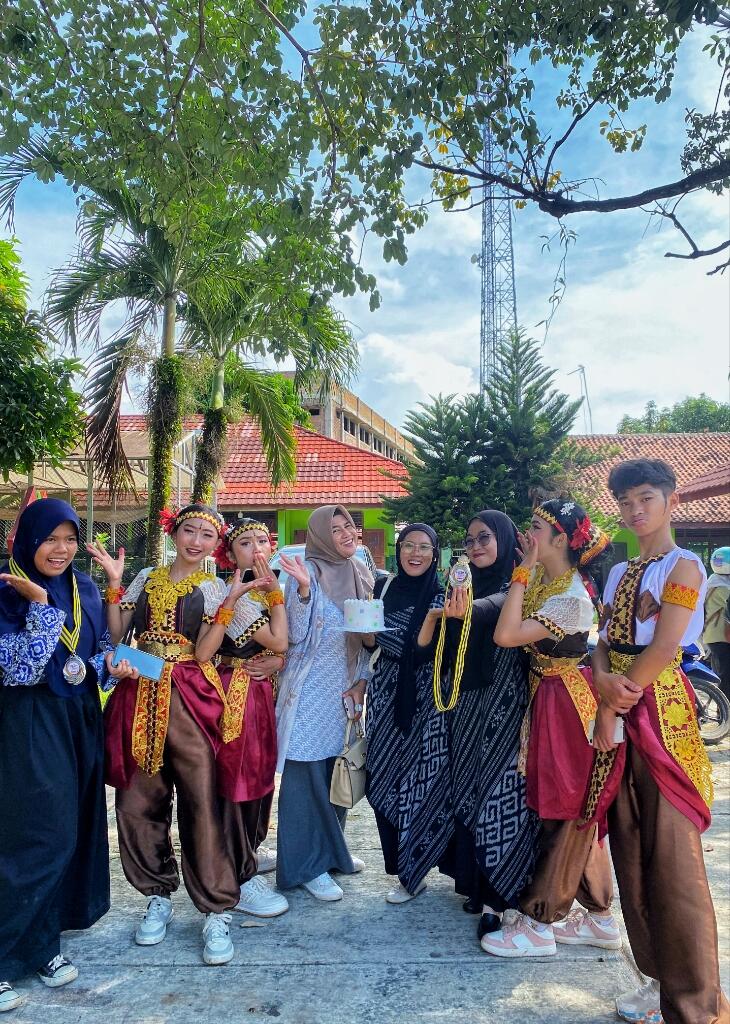 Pertama Kali Ikutan FESTIVAL SENI SASTRA SISWA NASIONAL,JUARA 2