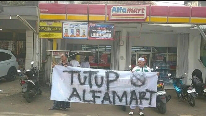 Viral Aksi Boikot Produk Israel Berujung Ulama dan Santri Segel Minimarket di Ciamis