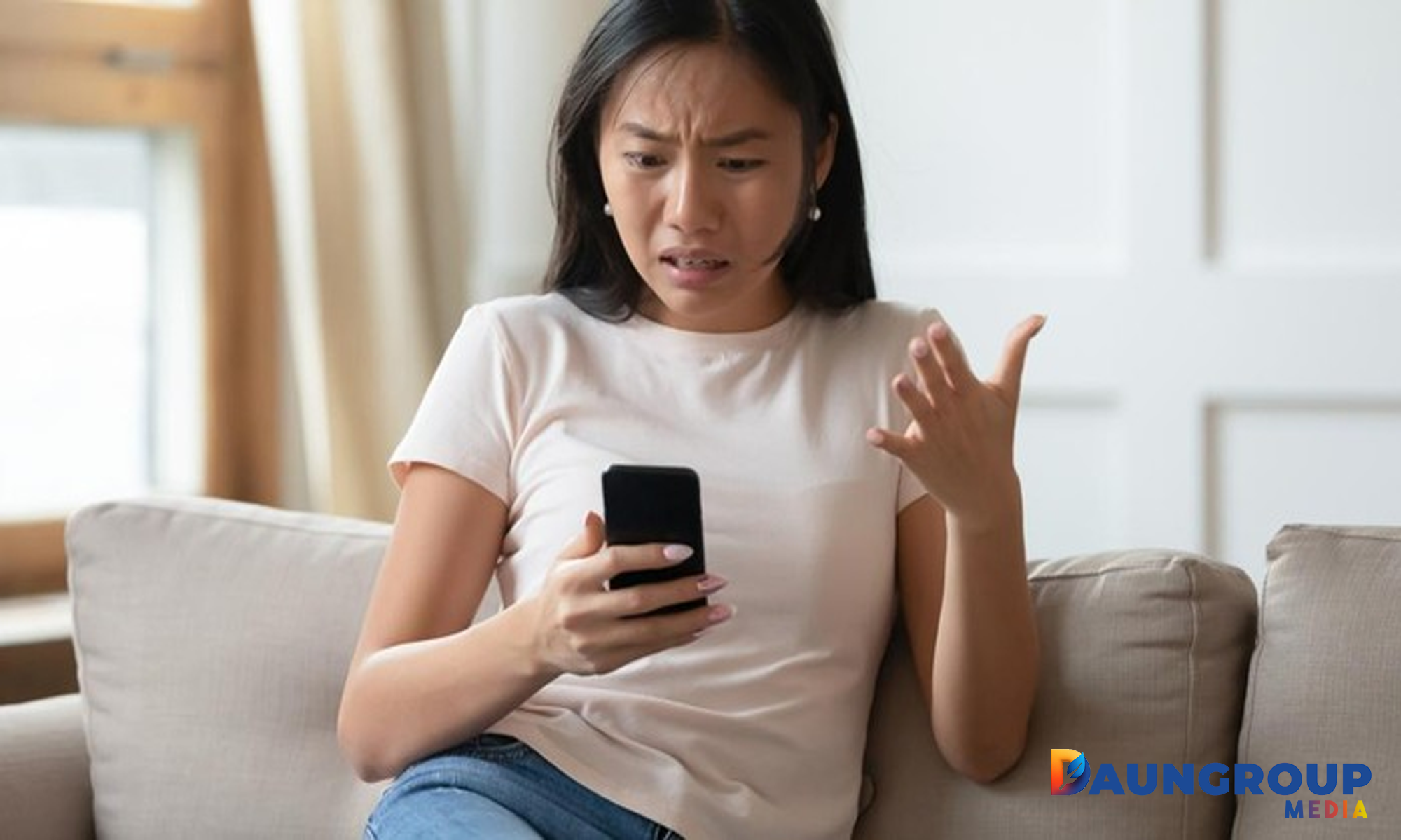 Daungroup Media: Orang Dewasa Diam-diam Masih Stalking Mantan?