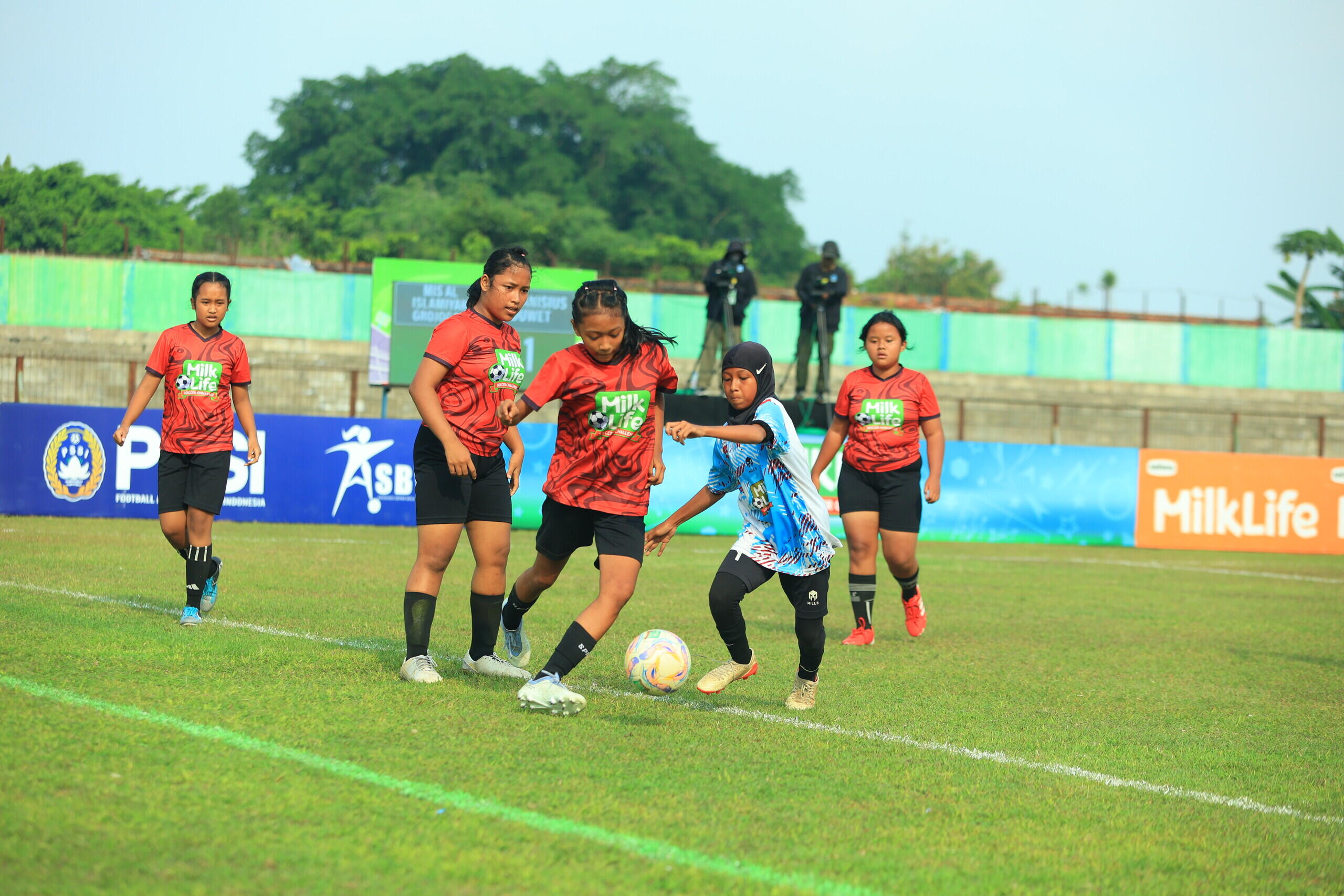 SD Kanisius Duwet dan SDN Ungaran 1 Raih Gelar Juara MilkLife Soccer Challenge