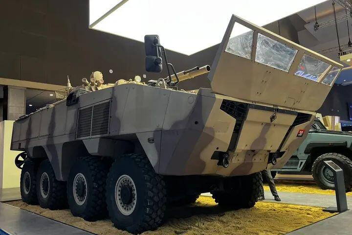 Indo Defence 2025: Kenalan dengan Rabdan 8x8, Kendaraan Amfibi dari Negeri Gurun