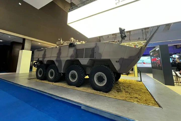 Indo Defence 2025: Kenalan dengan Rabdan 8x8, Kendaraan Amfibi dari Negeri Gurun