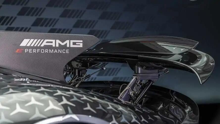 Pemilik Mobil Ini Ambyar ! Mercedes AMG One Seharga Rp 43 Miliar Habis Terbakar