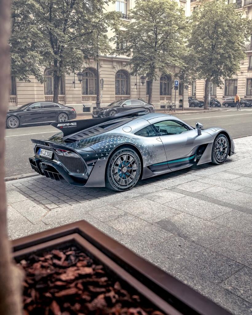 Pemilik Mobil Ini Ambyar ! Mercedes AMG One Seharga Rp 43 Miliar Habis Terbakar