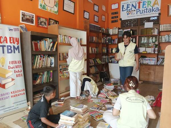 Kiprah Mahasiswa IPB KKN Tematik Literasi di Taman Bacaan Lentera Pustaka