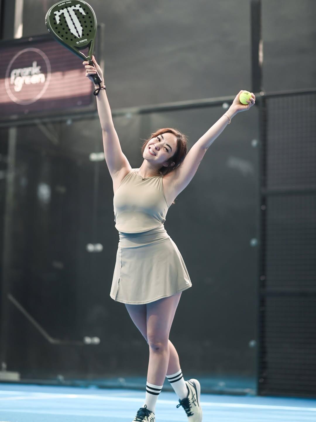 16 Potret Gaya Sporty Gisella Anastasia Di Lapangan Padel