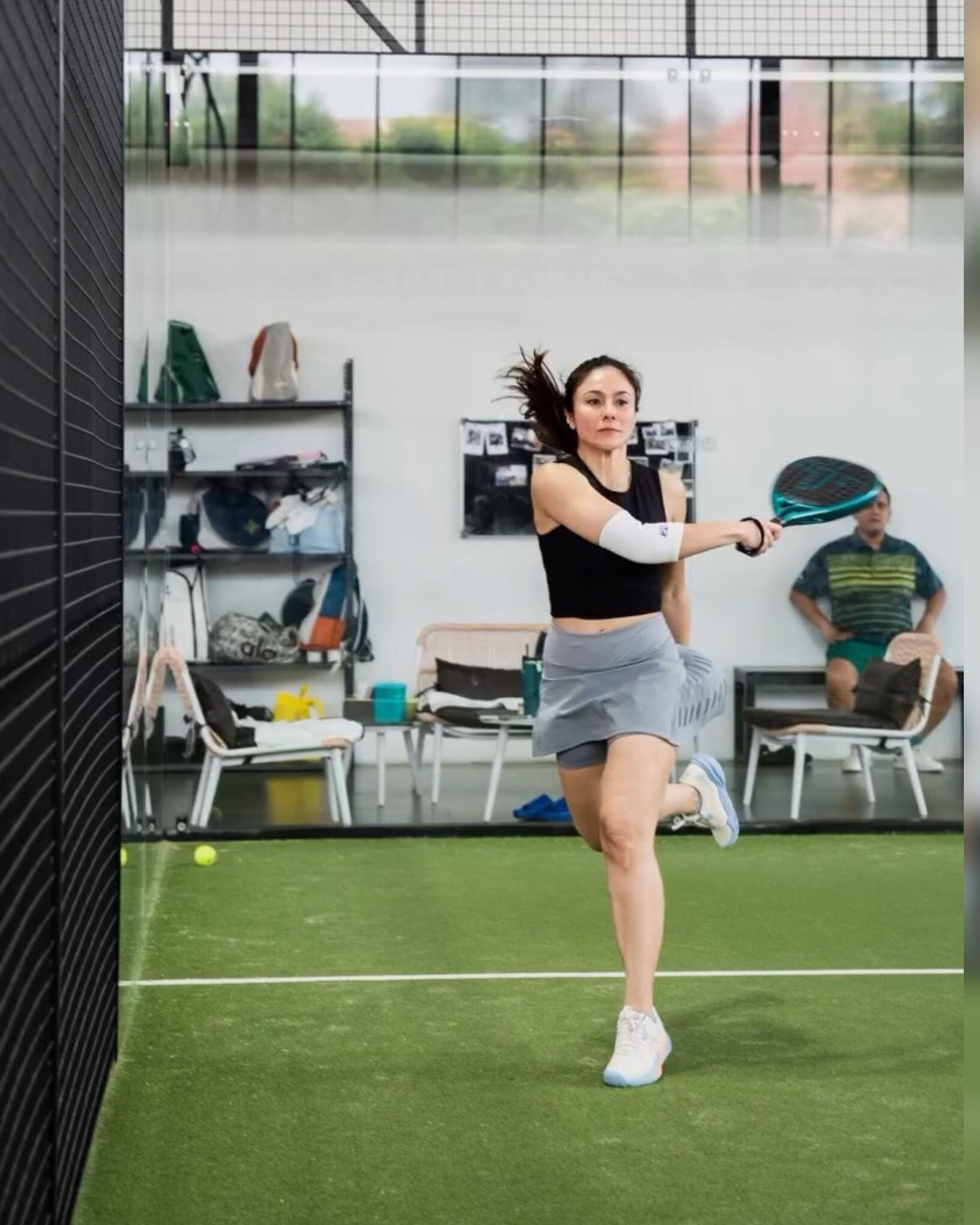 8 Potret Hot Mom! Nia Ramadhani - Wulan Guritno Main Padel Bareng