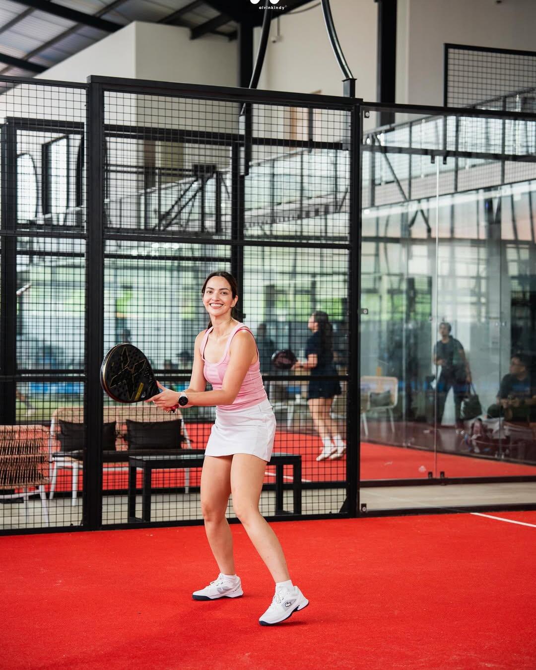 8 Potret Hot Mom! Nia Ramadhani - Wulan Guritno Main Padel Bareng