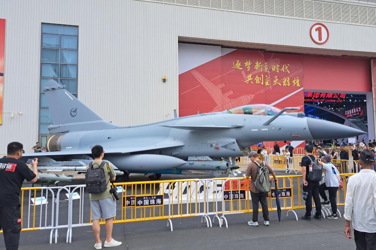 Orderan Su-35 Tak Kunjung Datang, Iran Pertimbangkan Beli J-10 dari China