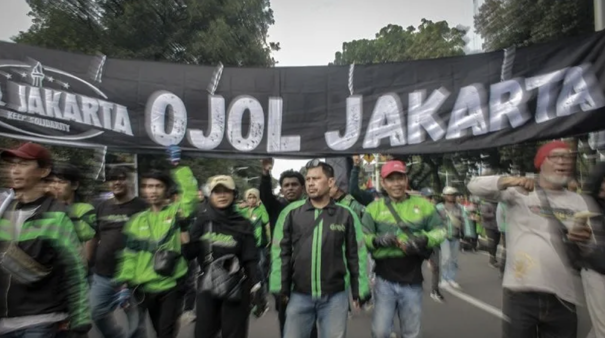 Ekonom Ingatkan Pemerintah Berhati-hati Memutuskan Kenaikan Tarif Ojol
