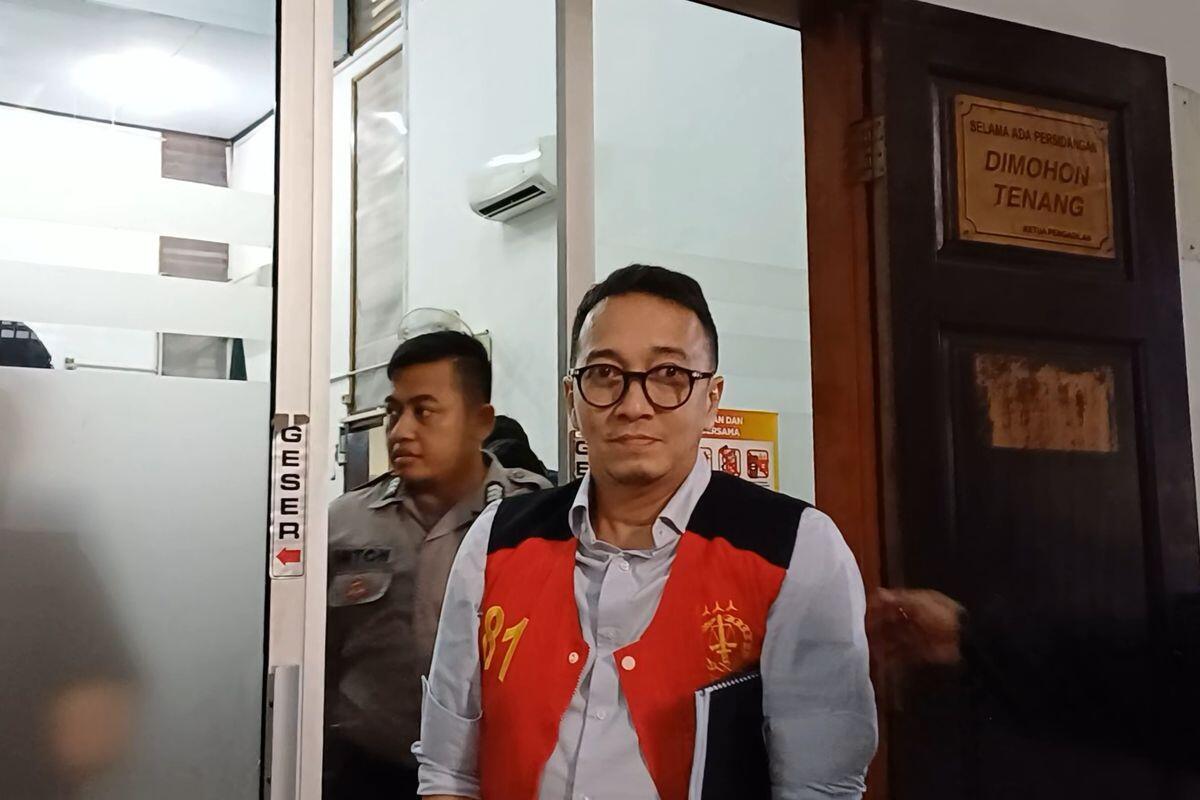 Raup Rp15 M dari Judol, Eks Pegawai Kominfo Biayai 47 Orang Umrah &amp; Touring Moge