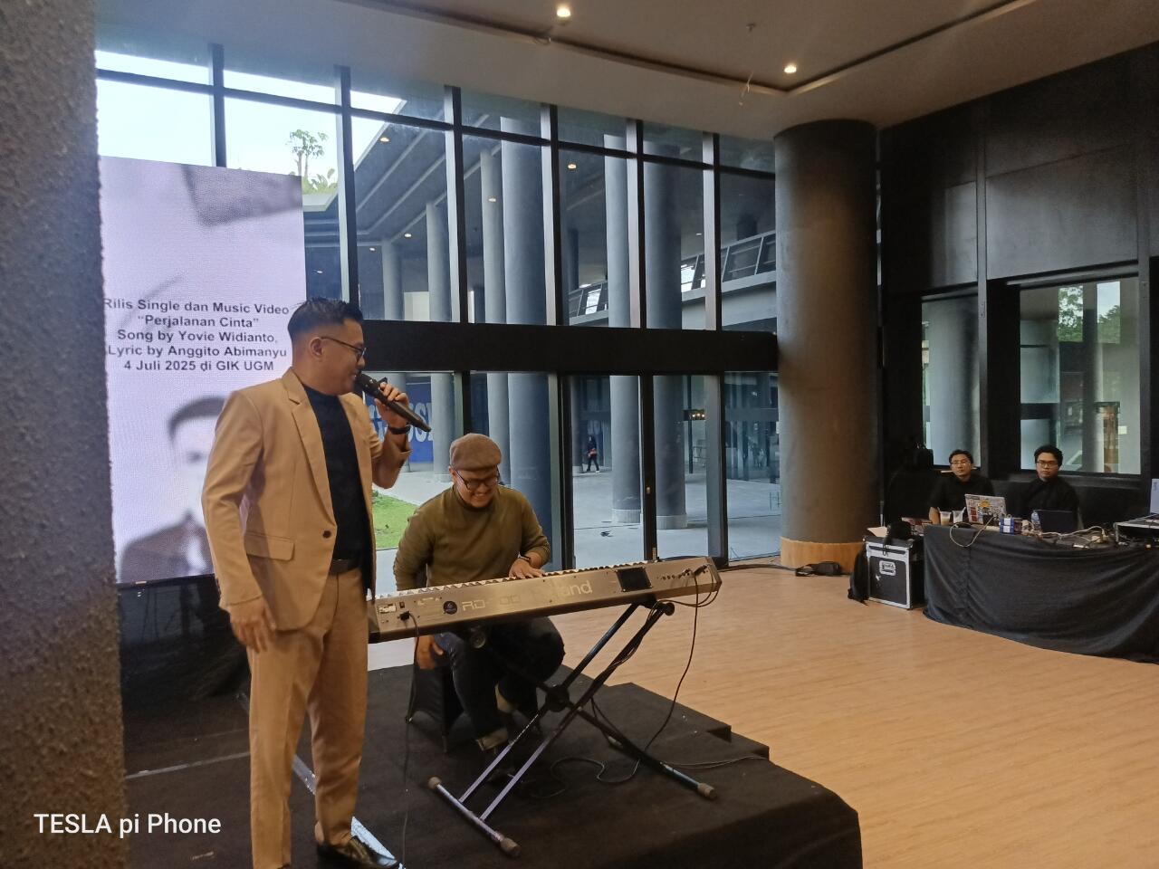 Launching Lagu "Perjalanan Cinta" di GIK UGM