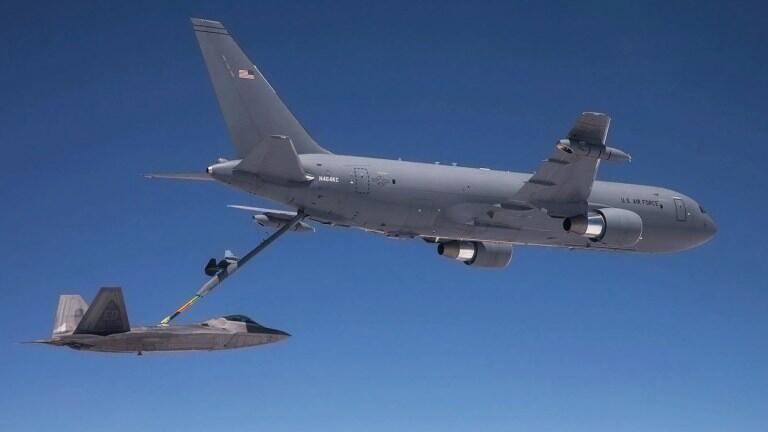 Sistem Boom Rusak, Pesawat Tanker KC-46 Gagal Menyusui F-22 Raptor