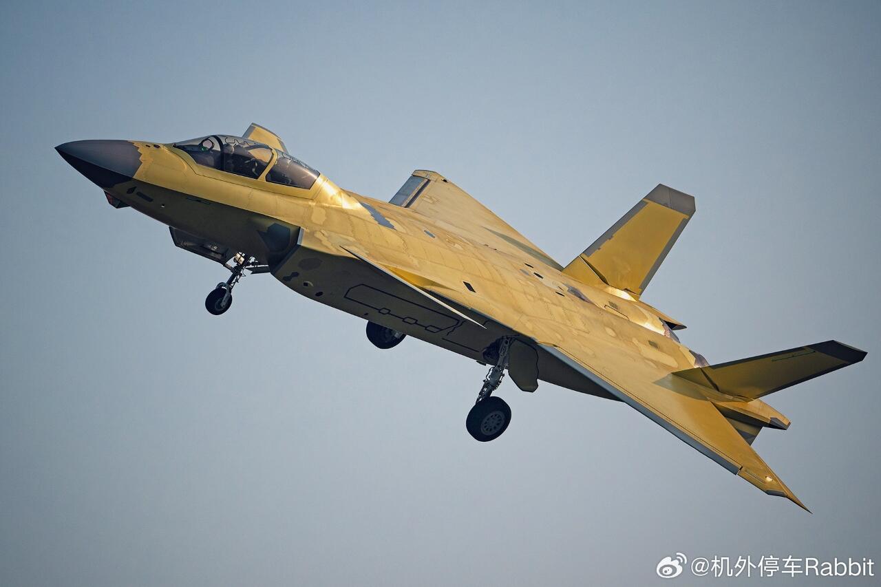 China Pamerkan J-20S, Pesawat Tempur Siluman Dua Kursi Pertama di Dunia