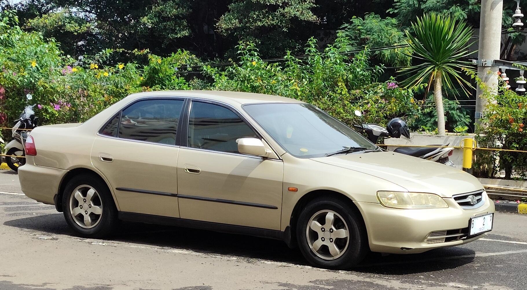 Honda Accord 6th gen 2001 mulus plat B genap nomor pilihan
