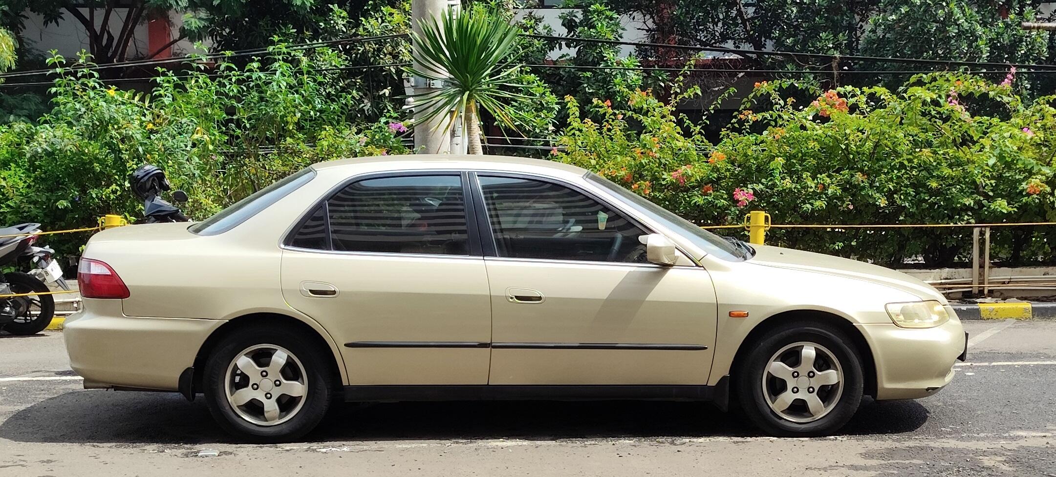 Honda Accord 6th gen 2001 mulus plat B genap nomor pilihan