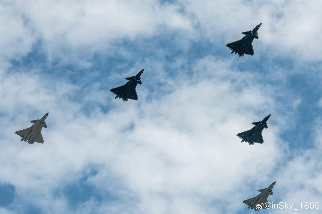 China Pamerkan J-20S, Pesawat Tempur Siluman Dua Kursi Pertama di Dunia