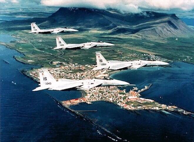First Time: Kapal Selam Nuklir Amerika Parkir di Islandia