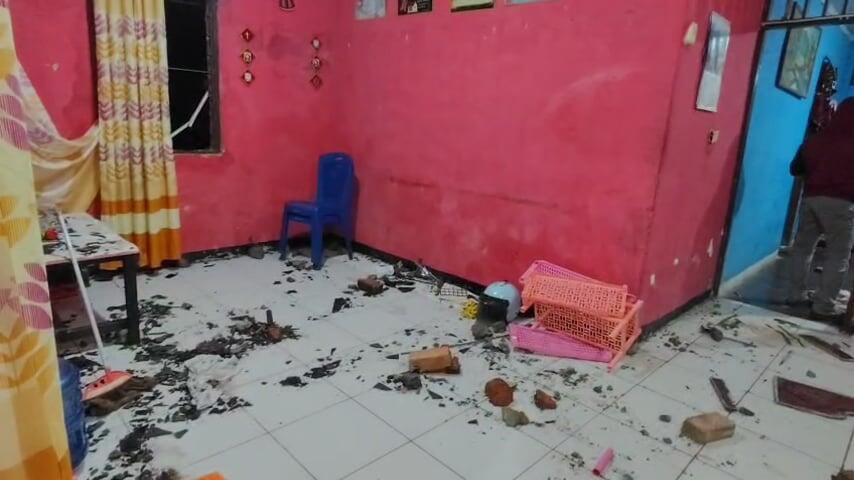 ASN Pemko Sorong Dibantai Saat Tidur! Rumah Pelaku dan Warga Diserang Massa!