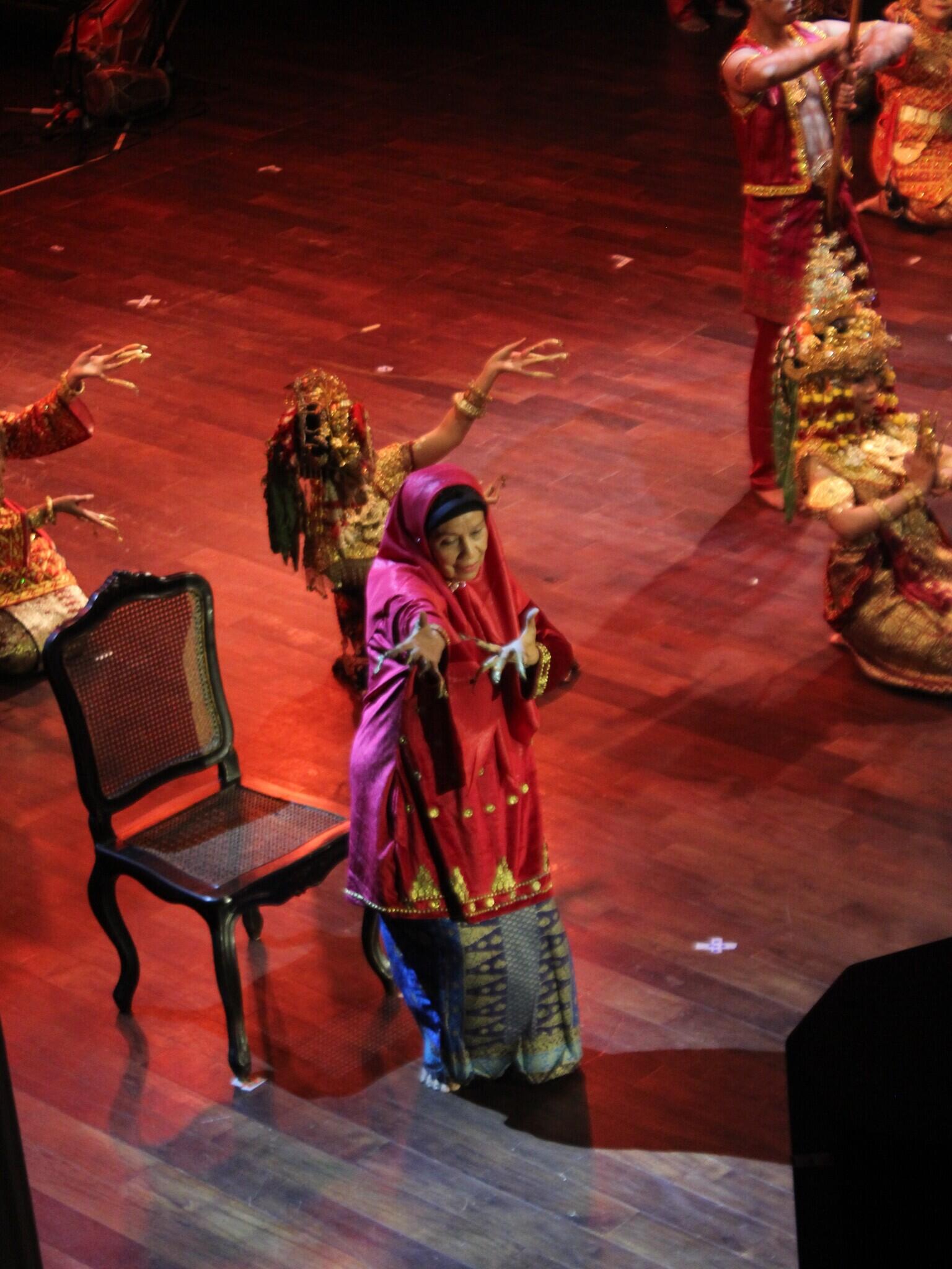 TARI TANGGAI PALEMBANG SUMATERA SELATAN 
