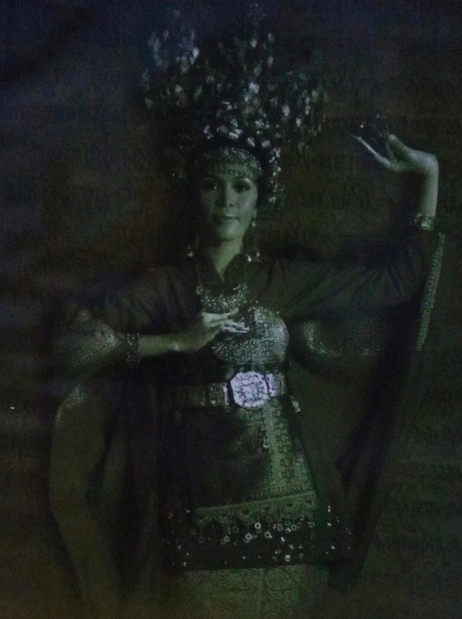 TARI KEBAR