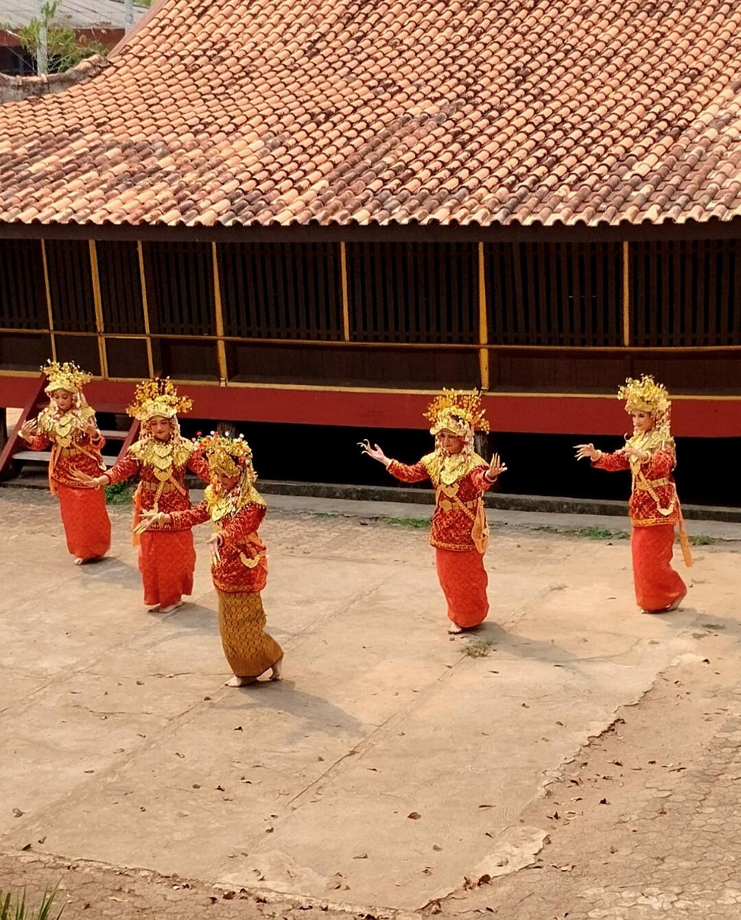 TARI TANGGAI PALEMBANG SUMATERA SELATAN