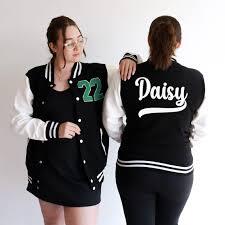 5 model jaket Varsity untuk gaya clasic dan trendi