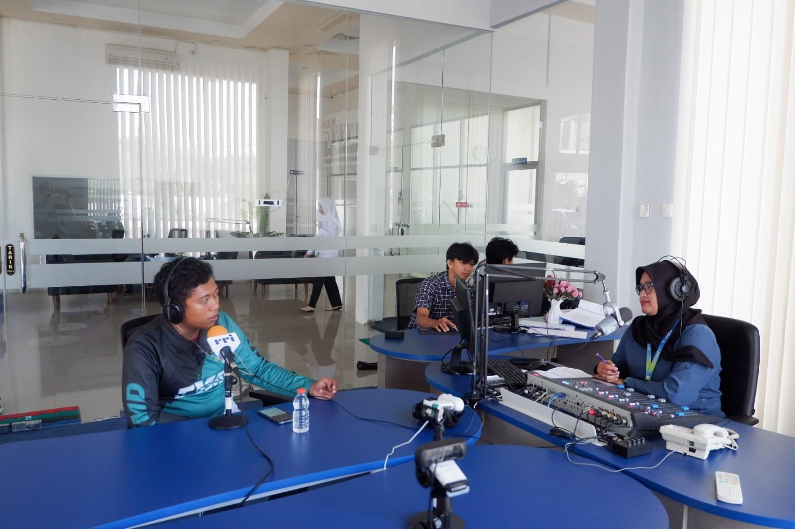 Rutan Mamuju Membahas Pembinaan Dialog Halo Sulbar Di RRI Mamuju