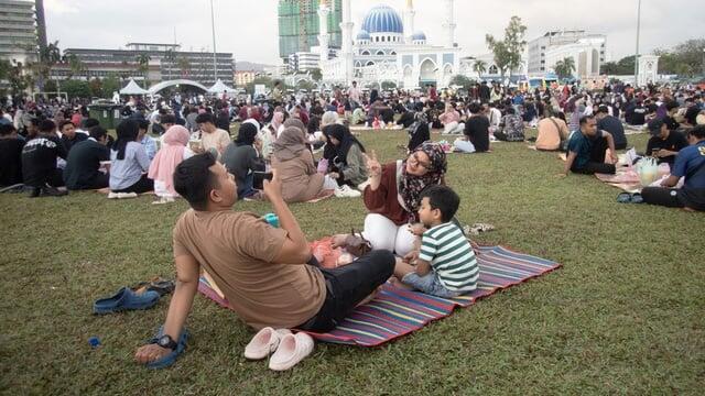 Malaysia Transfer US$30 ke Tiap Warga pada HUT Kemerdekaan