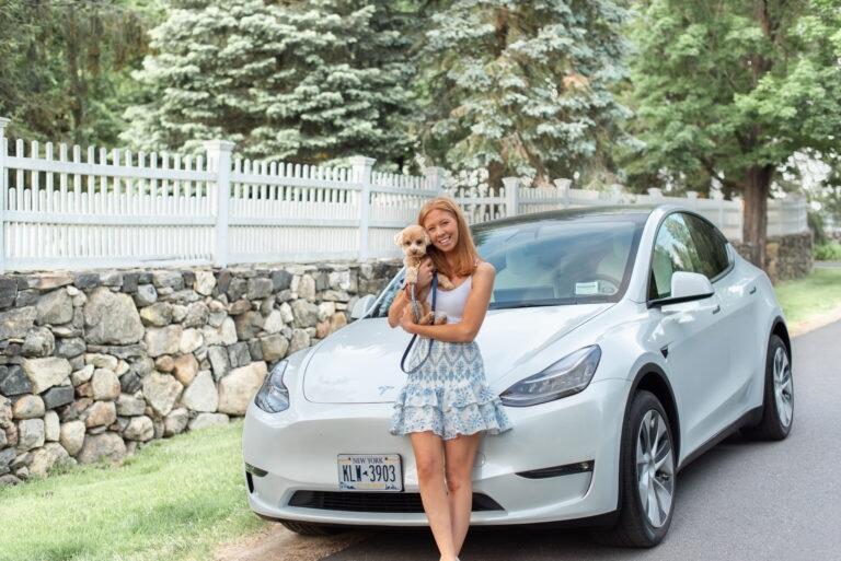 Termasuk Jenis Kecelakaan Langka, Tesla Model Y Menembus Pagar Pembatas Jalan