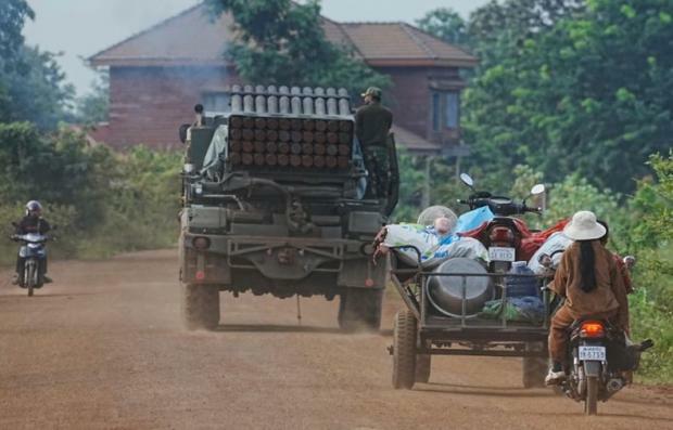 Ngeri! Perang Kamboja-Thailand Korban Tewas lebih 100 Orang, Kang Paket masih Kerja