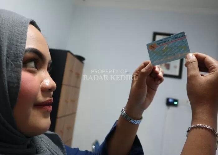 Ratusan Warga Kediri Ganti Kolom Agama di KTP, Mantapkan Diri Jadi Penghayat